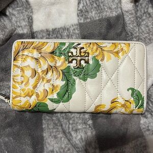 Tory Burch wallet